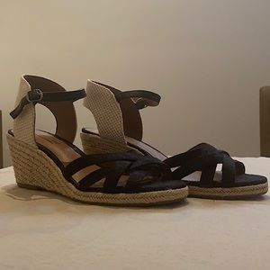 Lucky Brand Black Sandal Wedges (Woman’s 6)